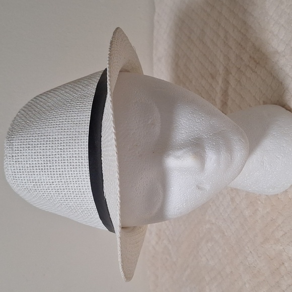 Childrens Stylish White Fedora Hat with Black Band - Picture 2 of 3